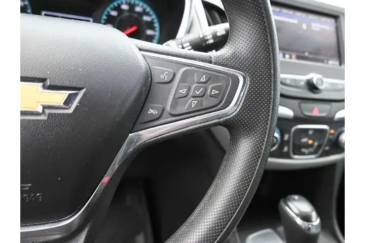 $16895 : Chevrolet Equinox 2020 LS 4d image 6