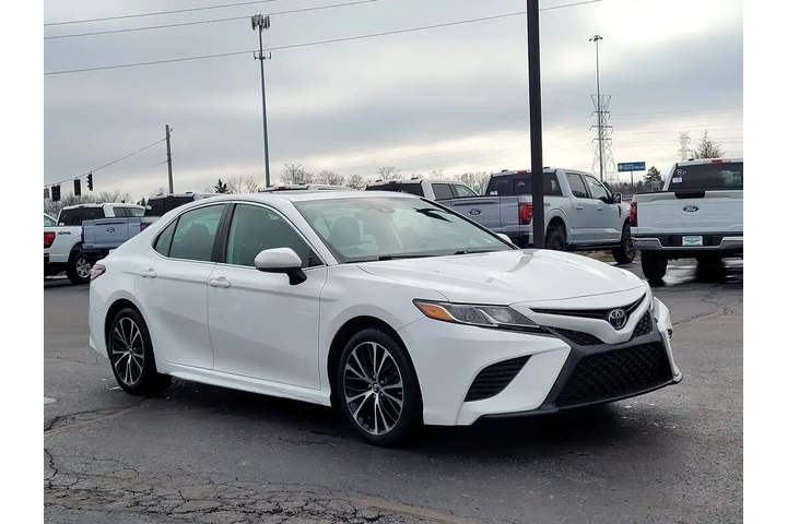 $17997 : Toyota Camry 2019 SE 4dr Sed image 1