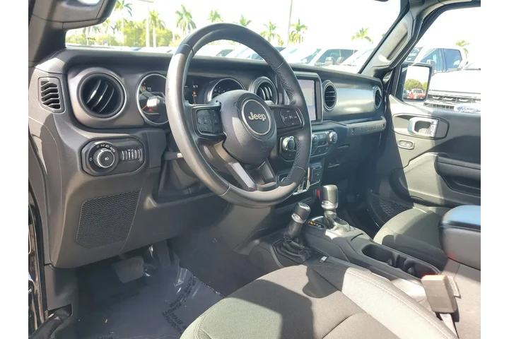 $27990 : Jeep Wrangler Unlimited 2021 image 9