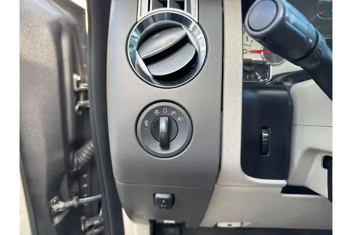 $15000 : Ford Expedition 2012 4x2 XLT image 8