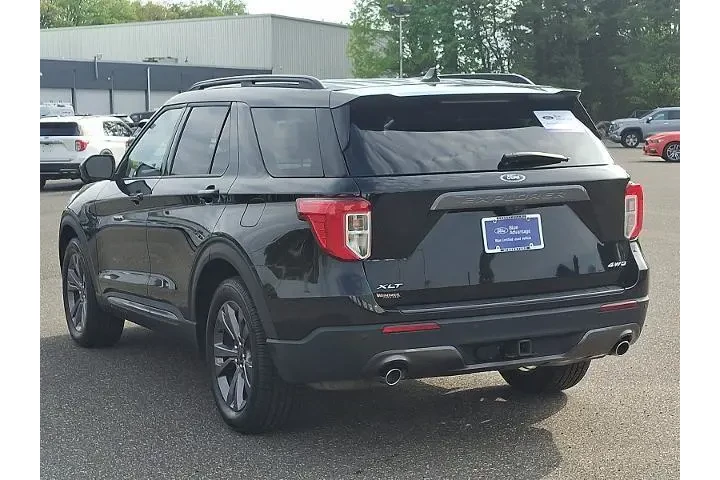 $33698 : Ford Explorer 2023 AWD XLT 4 image 4