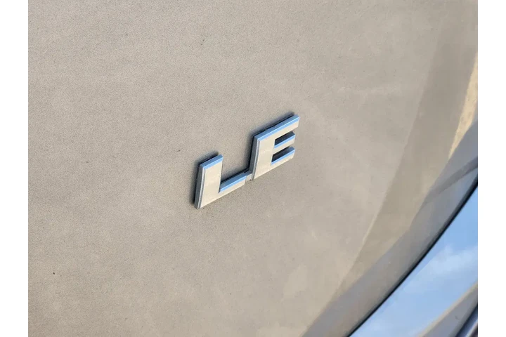 Toyota RAV4 2017 LE 4dr SUV image 8