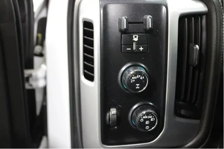 $39982 : GMC Sierra 1500 2018 4x4 SLT image 9