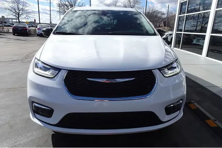 $26990 : 2024 Pacifica image 3
