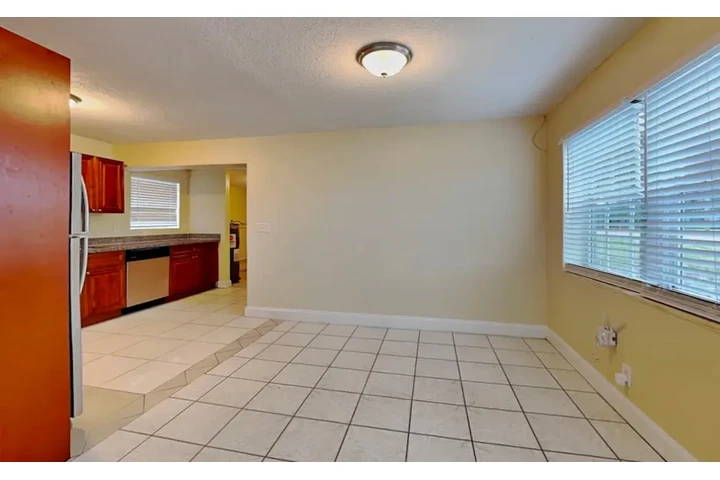 $2500 : 3Bed In Little Havana Miami image 3