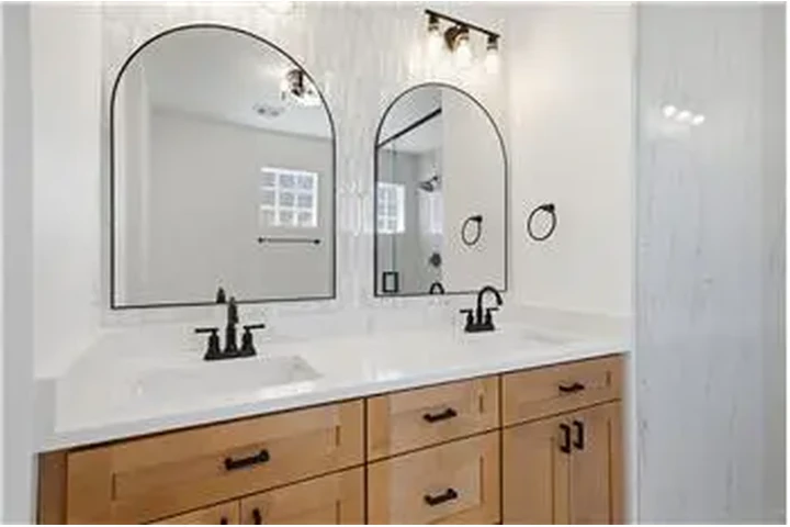 $4000 : Rental property with 3 bedro image 7