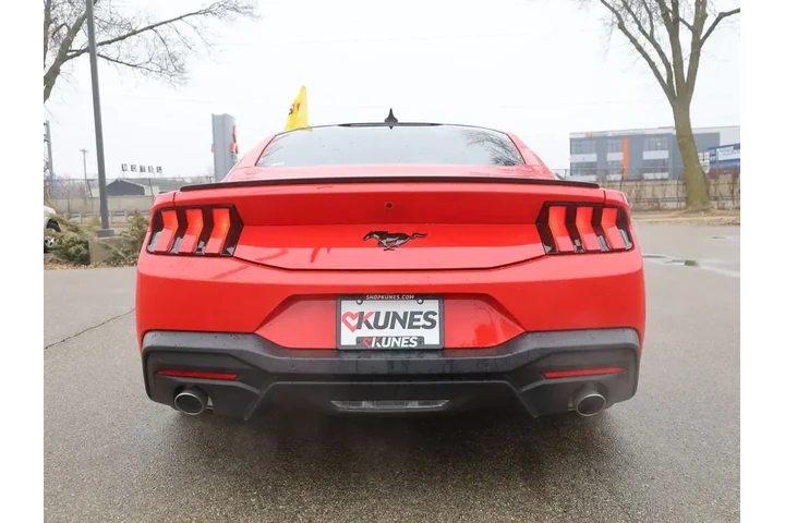 $28990 : Ford Mustang 2024 EcoBoost 2 image 7