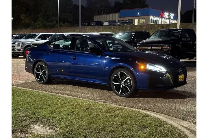 $20840 : Nissan Altima 2024 2.5 SR 4d image 3