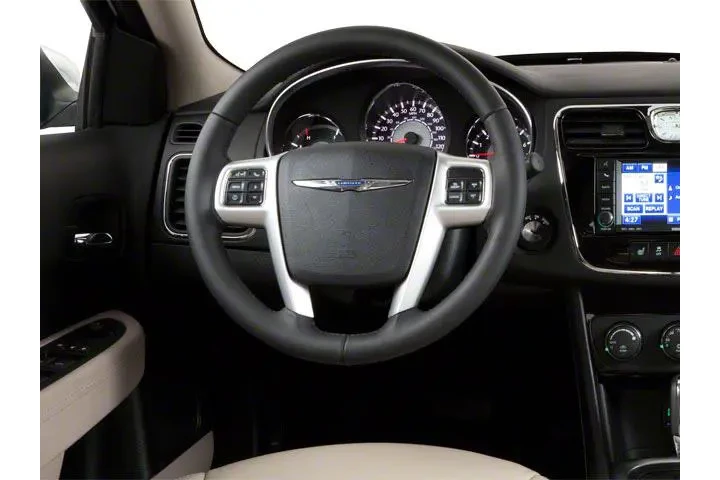 $3891 : Chrysler 200 2013 Touring 4d image 6