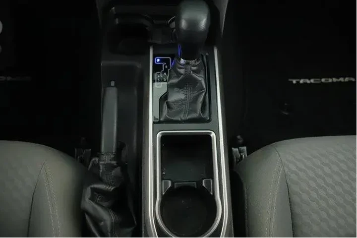 $27994 : Toyota Tacoma 2021 4x2 SR5 4 image 4