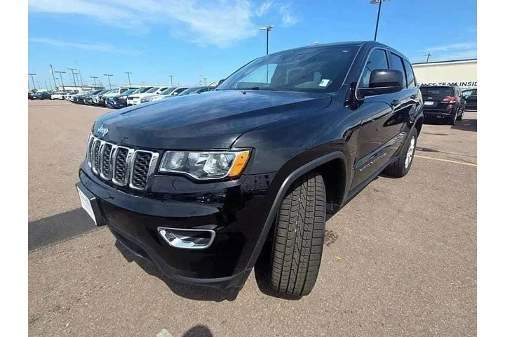 $28495 : 2022 Grand Cherokee WK Laredo image 1
