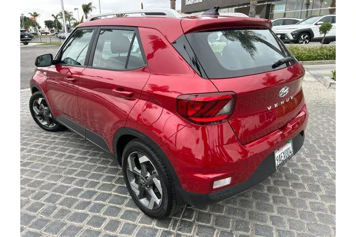 $16995 : Hyundai VENUE 2022 SEL 4dr C image 5