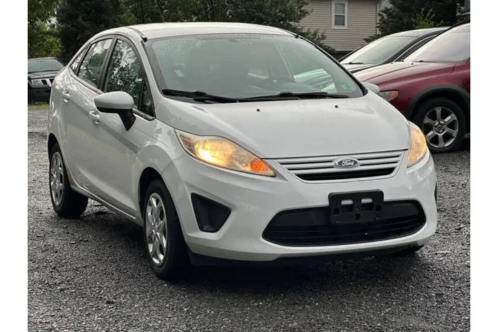 $6990 : 2013 Fiesta S image 2