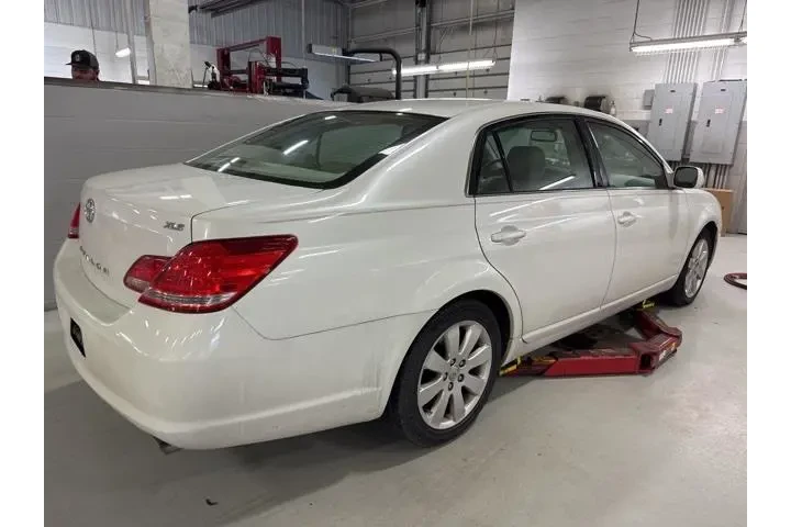 $7977 : Toyota Avalon 2006 XLS 4dr S image 9