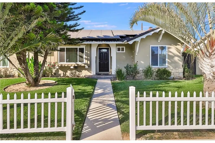 $2950 : Home of convenience!!! image 1