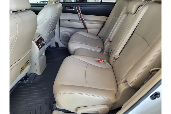 $11199 : 2011 Highlander Limited image 8