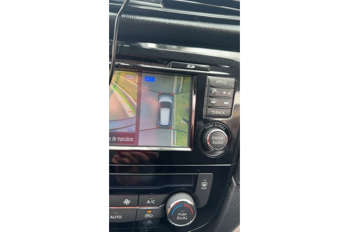 $8500 : 2017 NISSAN ROUGUE * SALAVAJE* image 4