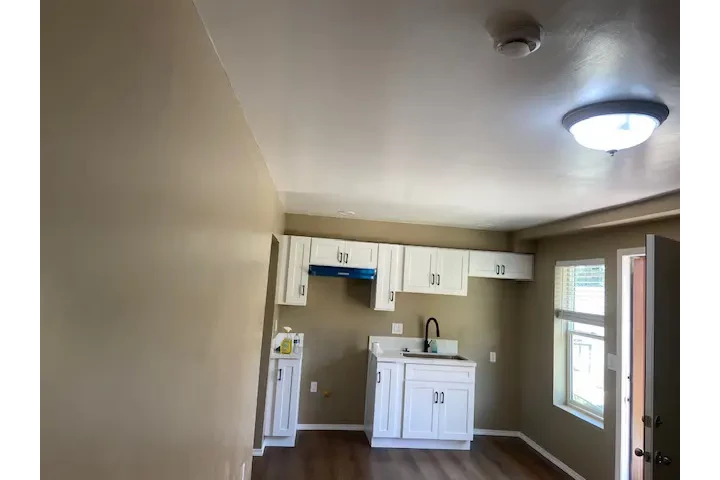 HUNTINGTON PARK APARTMENT image 3
