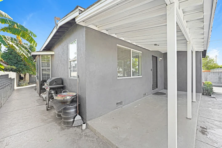 $950000 : JUST MINUTES FROM BURBANK!! image 7