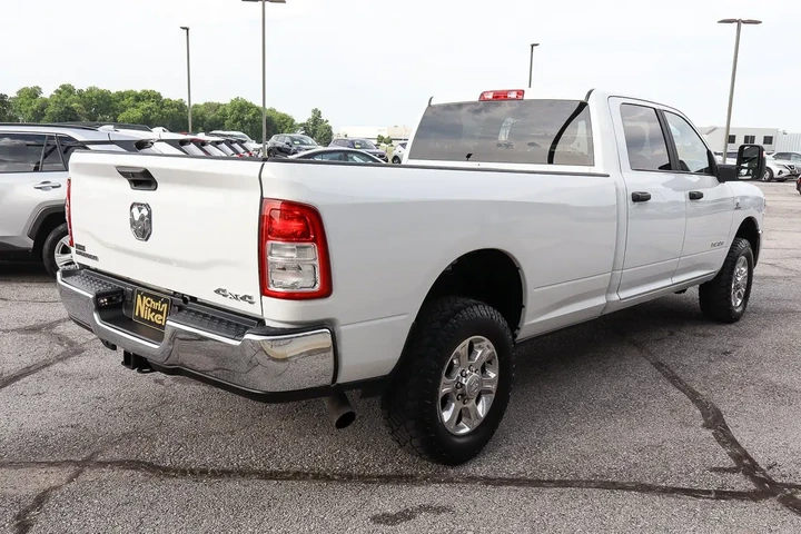 $53988 : 2023 3500 Big Horn image 4