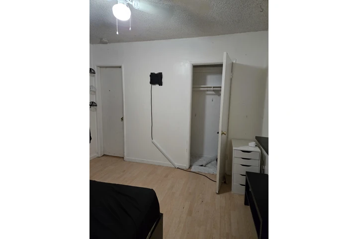 $780 : Cuarto en Compton image 2