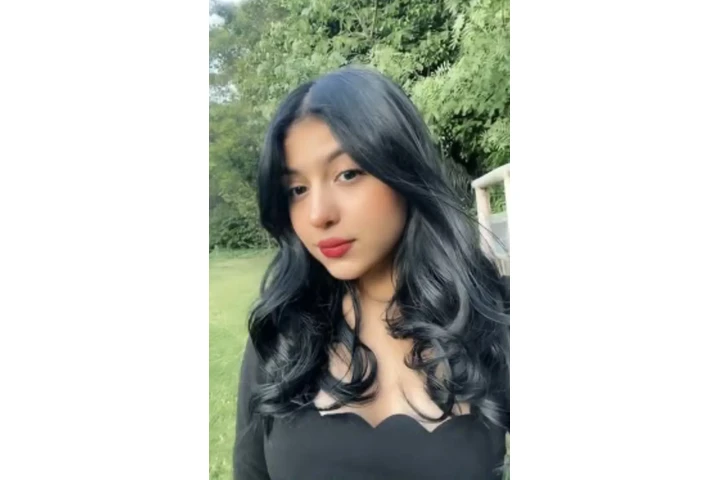 Jovencita chica bonita amable image 1