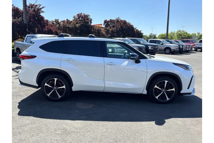 2021 Highlander XSE image 10