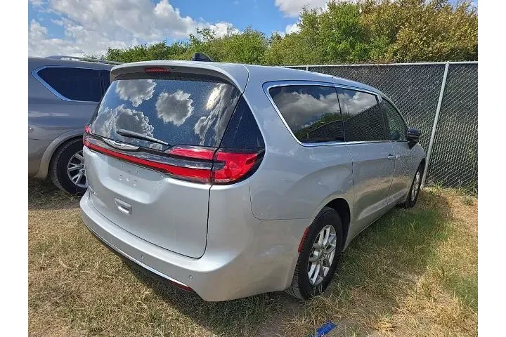 $30223 : Chrysler Pacifica 2024 Touri image 3