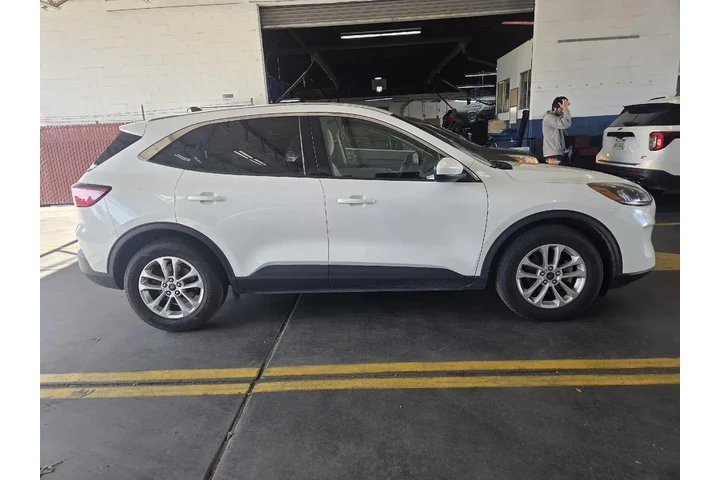 $16950 : Ford Escape 2020 SE 4dr SUV image 6