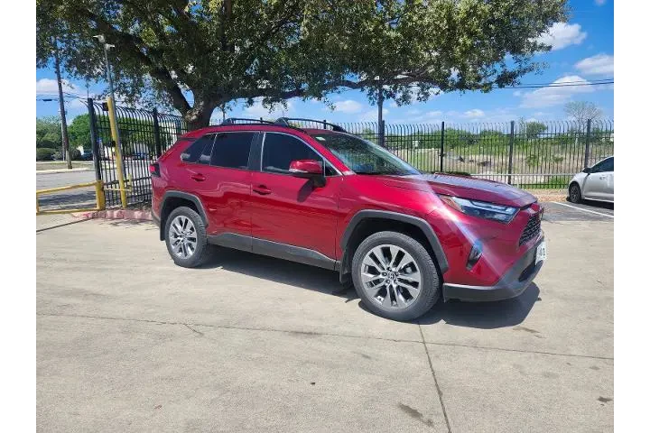 $29998 : Toyota RAV4 2023 XLE Premium image 1