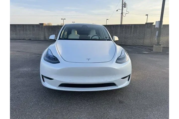 $29982 : Tesla Model Y 2022 AWD Long image 2