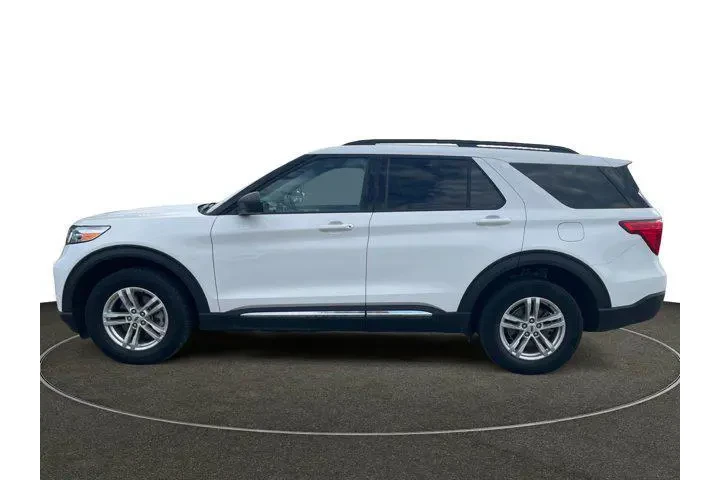 $29498 : Ford Explorer 2023 AWD XLT 4 image 2