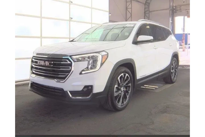 $28700 : GMC Terrain 2024 SLT 4dr SUV image 2