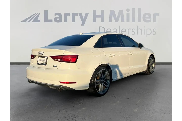 $17117 : Audi A3 2018 AWD 2.0T quattr image 5