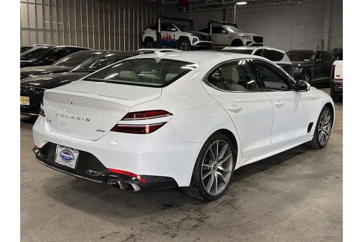 $28888 : Genesis G70 2023 2.0T 4dr Se image 2