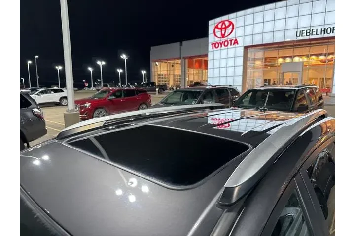 $11910 : Toyota RAV4 2014 AWD Limited image 3