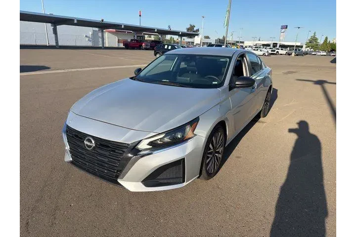 $19775 : Nissan Altima 2024 2.5 SV 4d image 2