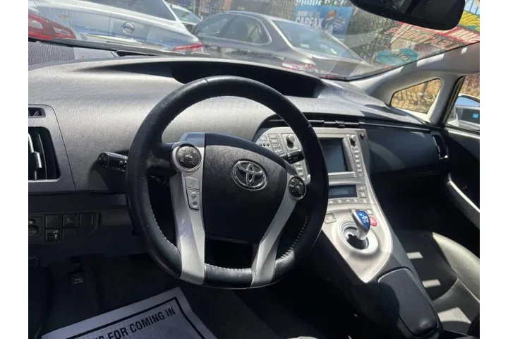 $12999 : 2015 Prius Four image 6