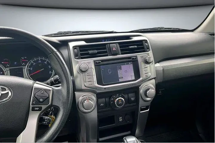 $24000 : Toyota 4Runner 2017 4x4 SR5 image 9