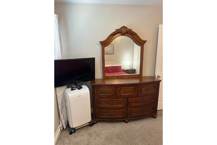 $1100 : Se renta cuarto amueblado image 4