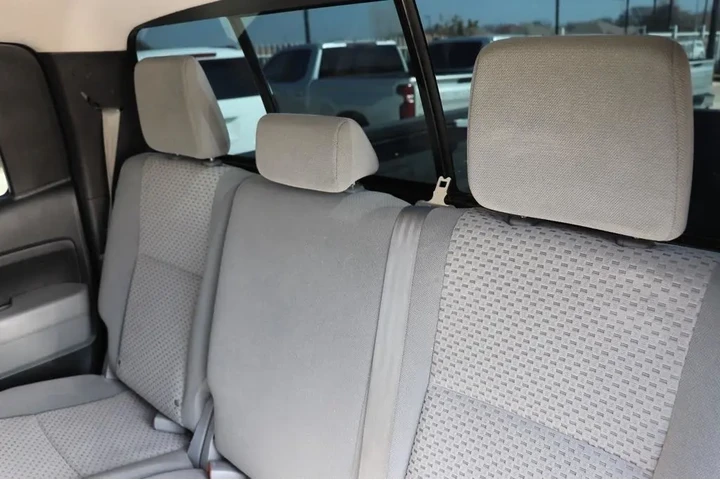 2012 Tundra 4WD Truck image 3