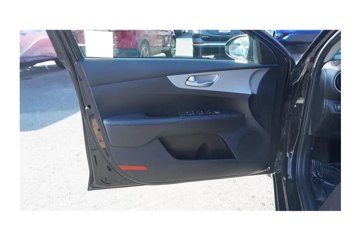 $16250 : 2023 Forte LXS image 10