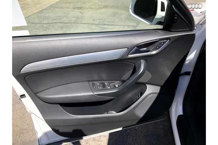 $13990 : 2016 Q3 2.0T quattro Premium image 9