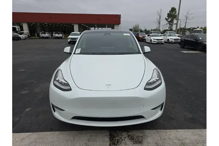 $30490 : Tesla Model Y 2023 AWD 4dr C image 2