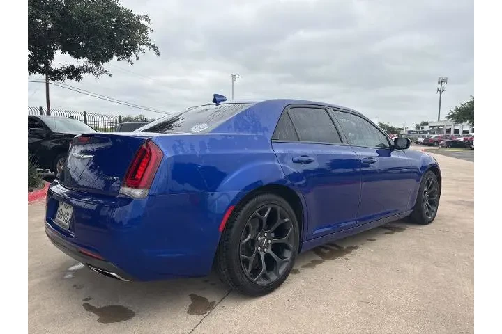 $16773 : Chrysler 300 2019 Touring 4d image 3