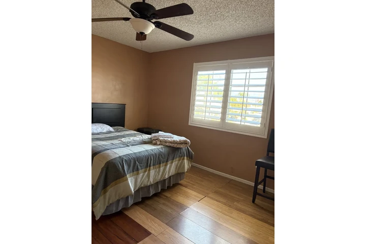 $750 : Recamara Colton image 1