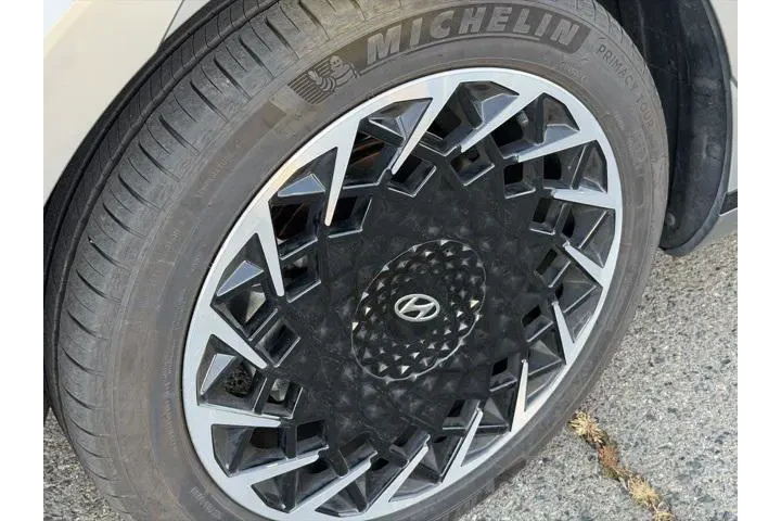 $31991 : Hyundai IONIQ 5 2024 AWD Lim image 4