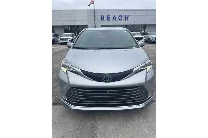 $34296 : Toyota Sienna 2021 Platinum image 2