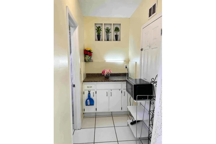 $1050 : Cuarto Privado Para Rentar image 7