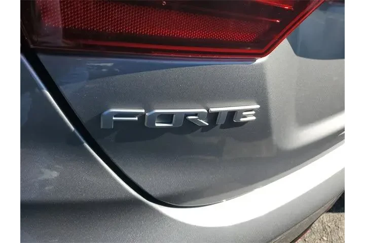 $18990 : Kia Forte 2023 GT 4dr Sedan image 6